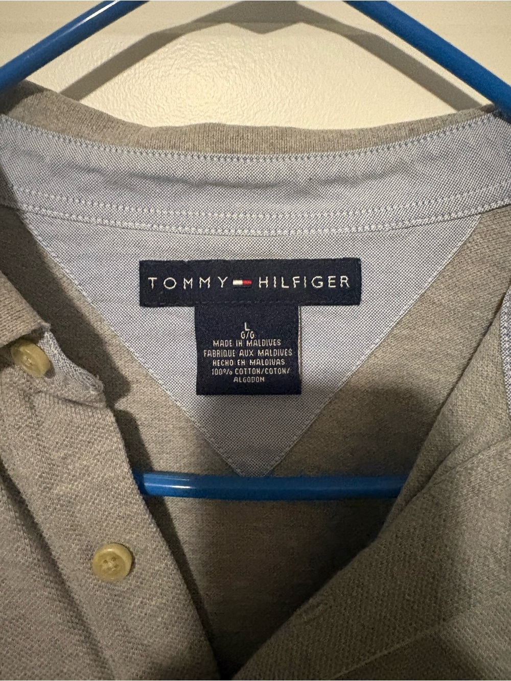 Vintage 90 Tommy Hilfiger Men's Light Gray Polo with Subtle Chest Emblem - Picture 3 of 3